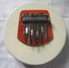 9 Töne, handgefertigtes Sansula Kalimba, Büffelhaut und Bambus-Daumenklavier M