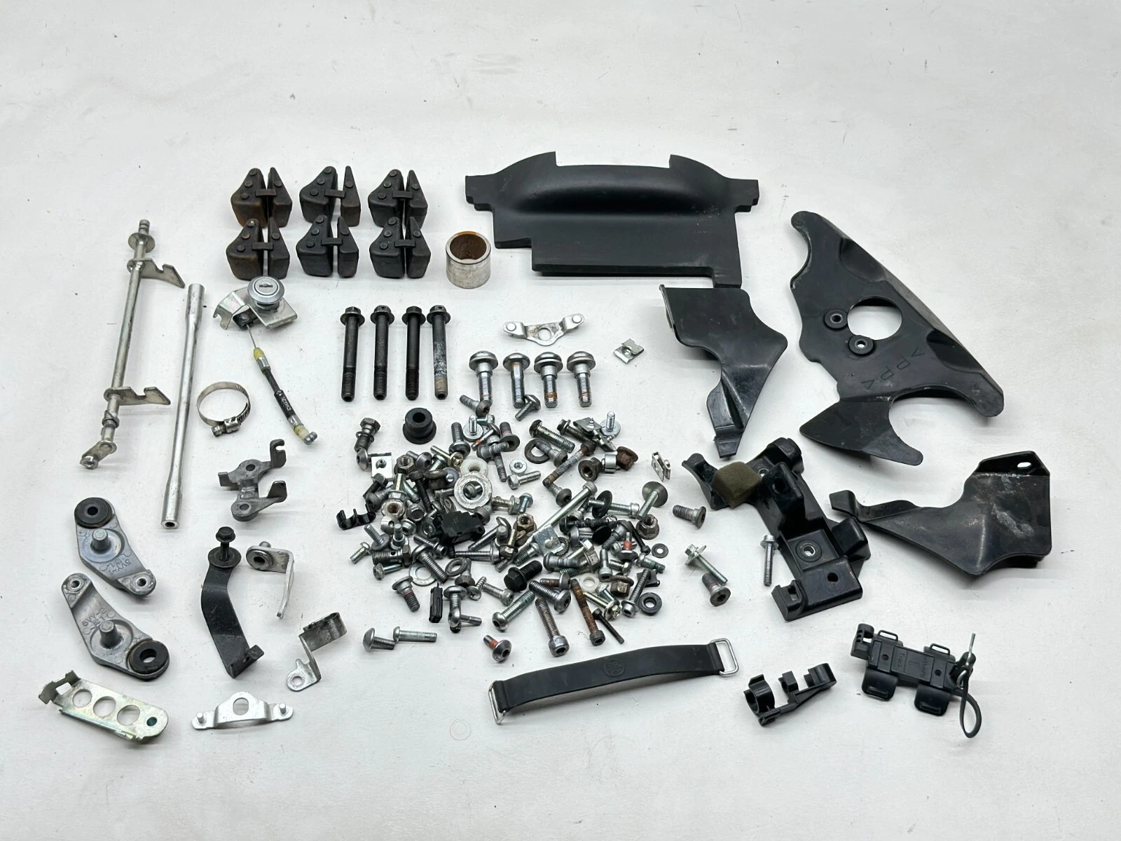2014 Yamaha R6 Miscellaneous Bolt Kit Spring Washer Screw Nut Cover YZFR6 YZF R6