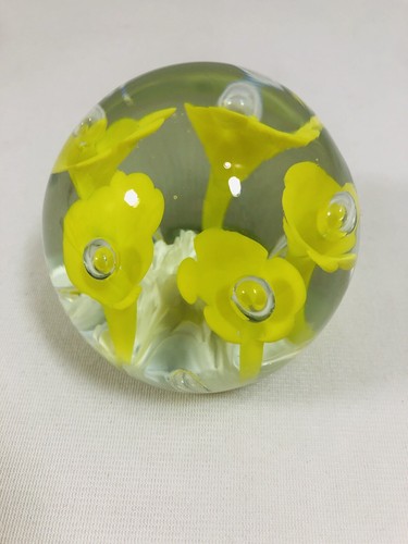 Vintage Maude & Bob St Clair Hand Blown Glass Paperweight Yellow Trumpets 1971 - Picture 3 of 9