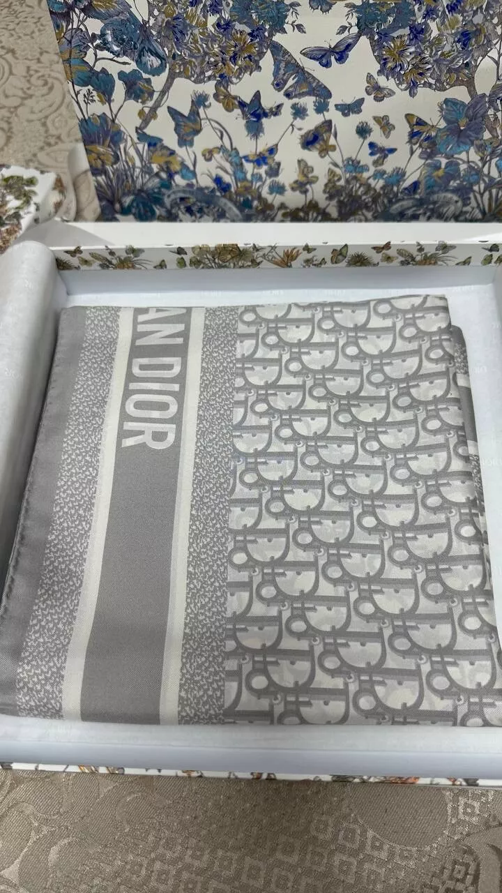 Foulard Christian Dior double face en soie pour femme qualité luxe