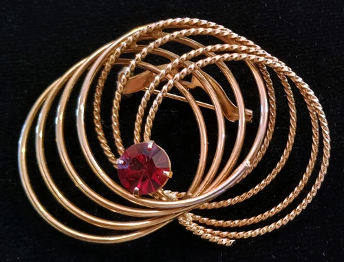 Vintage Costume Jewelry Brooch Pin Gold-Tone Multi-Circles w/ Red Rhinestone