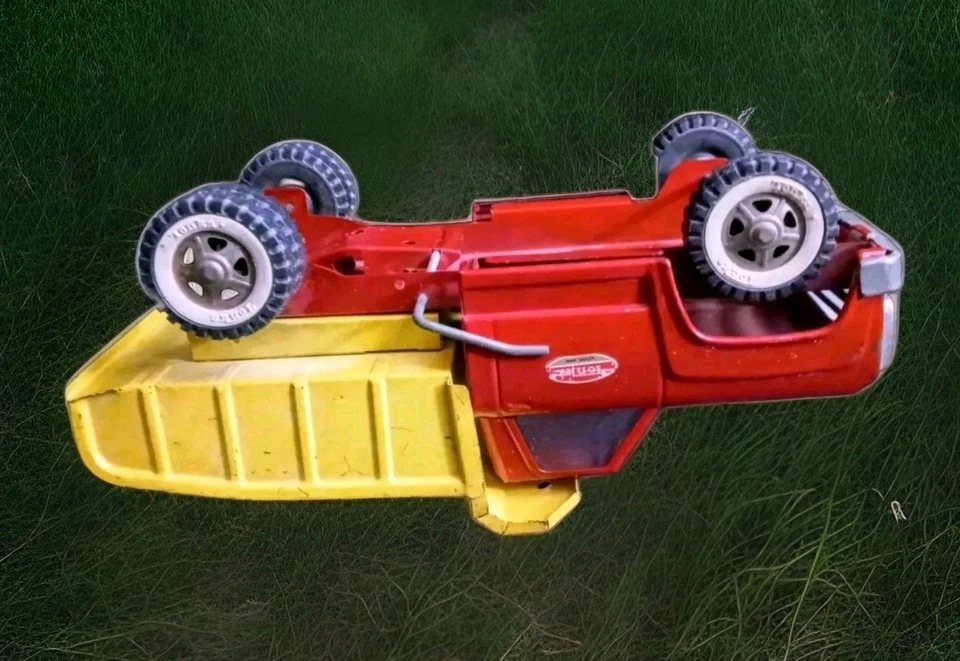 Classic Tonka 1960s Pressed Steel #13190 Dump Truck Construction Vehicle Toy - Image 2 of 4