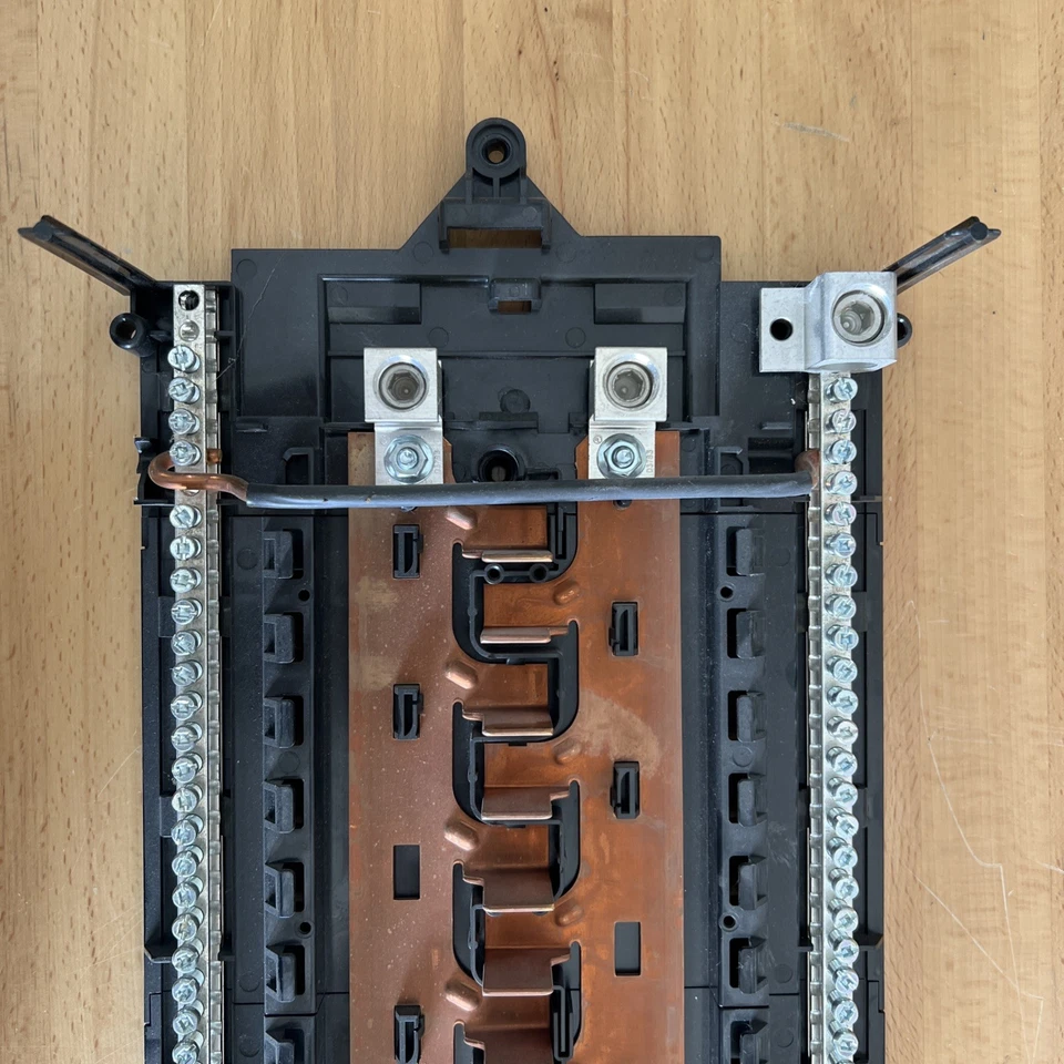 Siemens 5219626 Barra Bus SOLO, 1 Fase, 40 Espacios 225 Amp, 120/240V Foto 2 de 4