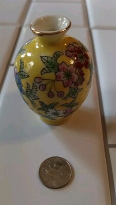 Vintage  Enesco miniature flower bud vase berries fine bone china