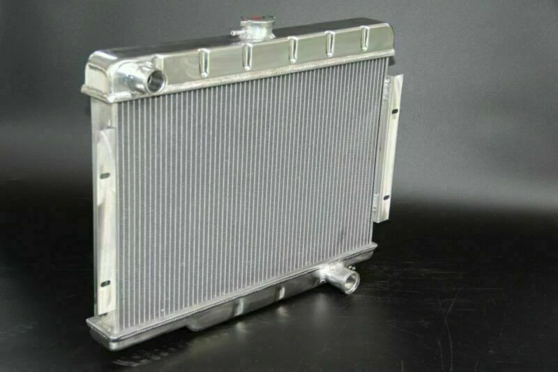 Radiador KKS 3 filas apto para Jeep CJ5 CJ6 CJ7 72-86 Scrambler 2.5 4.2 para motor Chevy Foto 2 de 4