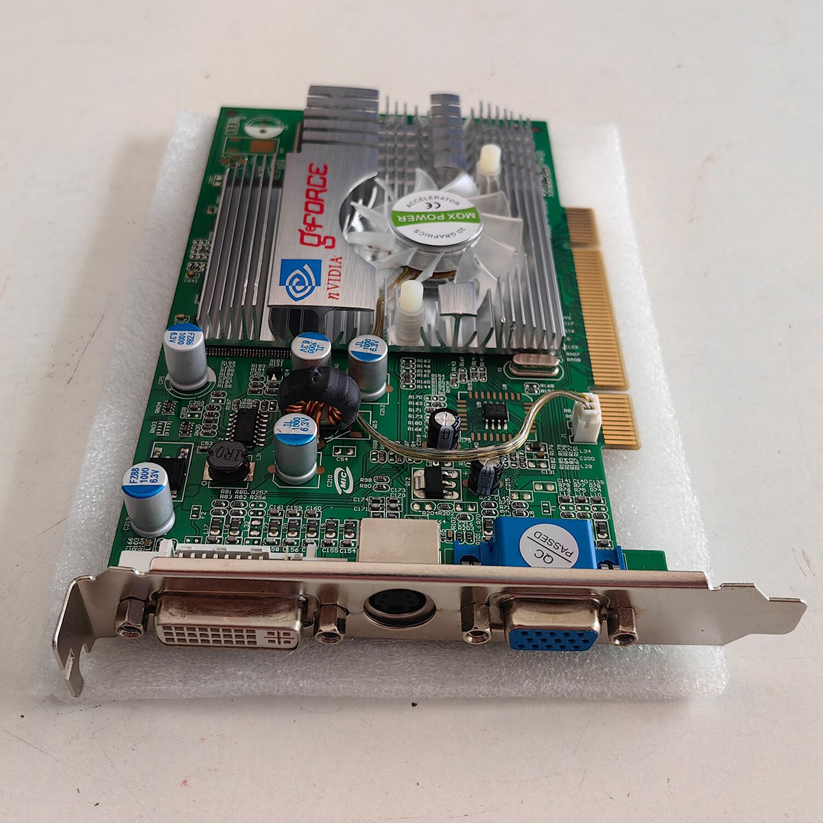 NVIDIA GeForce FX 5500 FX5500 256 MB PCI 3D Video Card 2048x1536