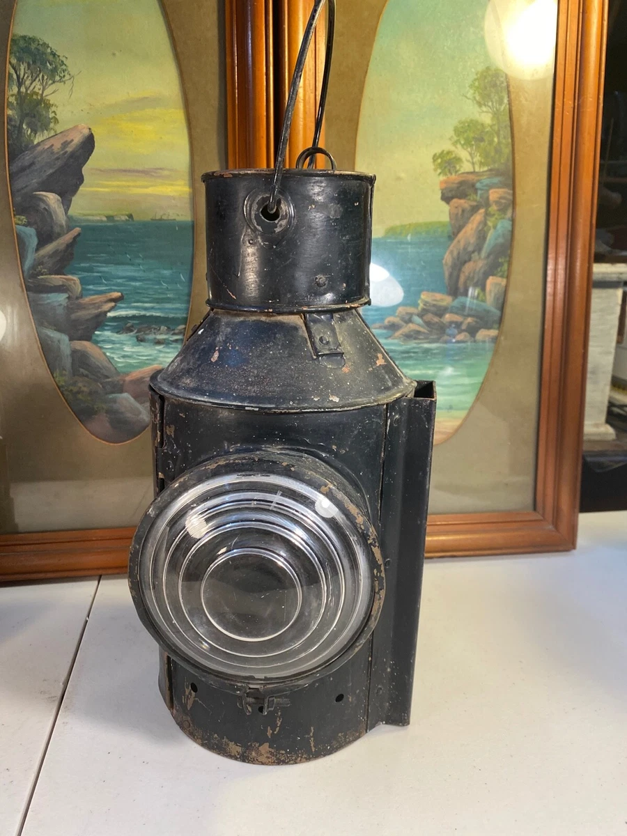Antique on sale caboose lantern