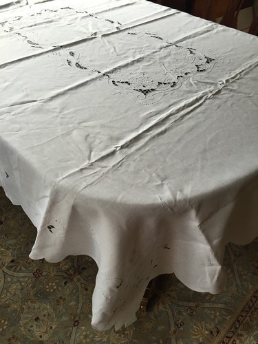Vintage Embroidered Cut Work Cotton Linen Tablecloth-Scalloped Edge 86" X 67" - Picture 2 of 10