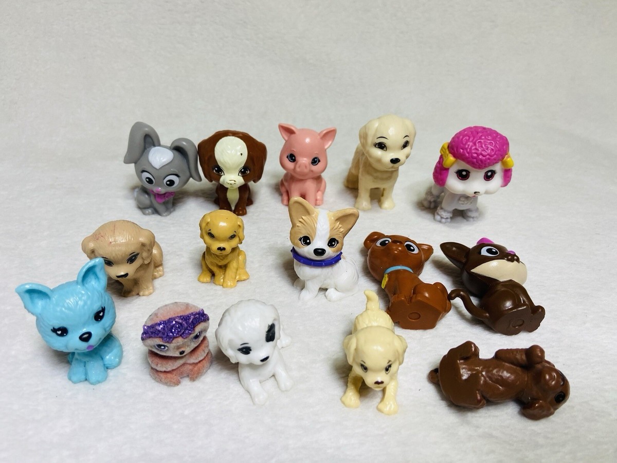 Lot de 17 animaux : 4 vaches, 2 cochons, 4 porcelets, 2 moutons, 1 Lot de 17 animaux : 4 vaches, 2 cochons, 4 porcelets, 2 moutons, 1