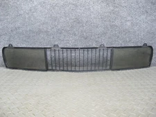 2004-2008 CADILLAC XLR FRONT BUMPER CENTER LOWER GRILLE TRIM PANEL ASSEMBLY