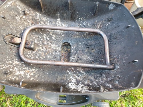 Medium Weber Q Portable BBQ LPG gas with cover & stand, working condition - Picture 15 of 16