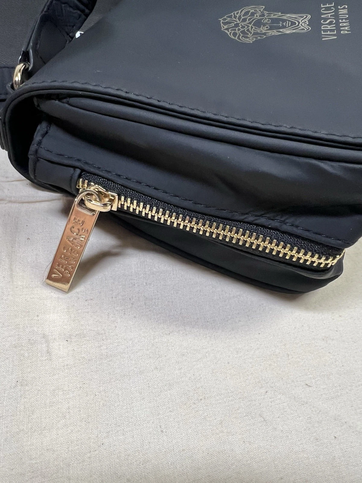 Borsa a tracolla AUTENTICA NUOVA Versace Fragrance Medusa