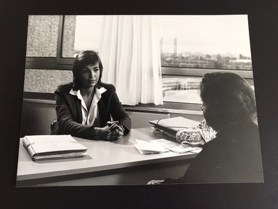 Coffee break - (with Véronique JANNOT) - PRESS PHOTO 18x24cm