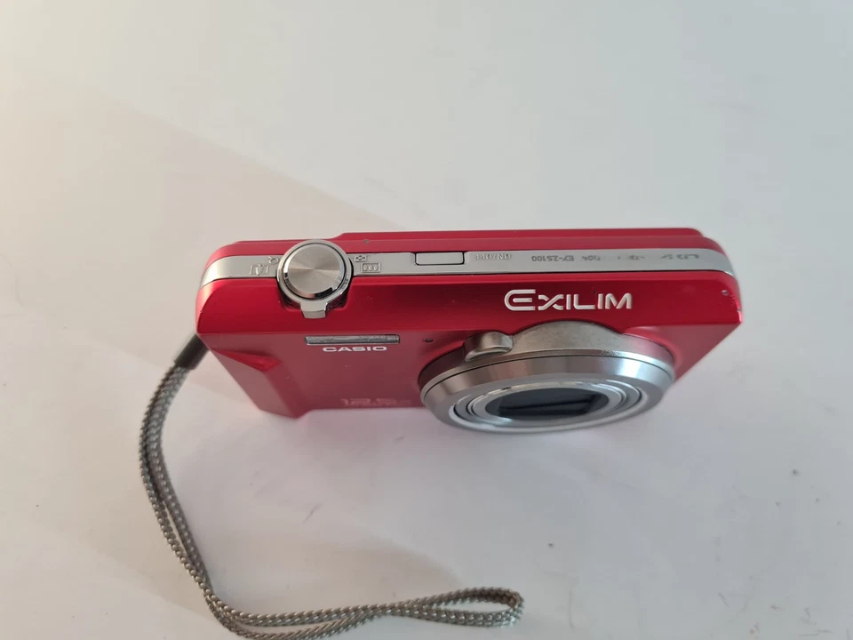 Casio Exilim EX-ZS100 Digitalkamera - 14.1 MP - 12.5x Zoom - Rot - Bild 2 von 4