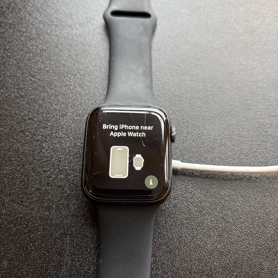 Apple Watch Series 4 44mm Aluminum gps Sport Band - Image 3 of 4
