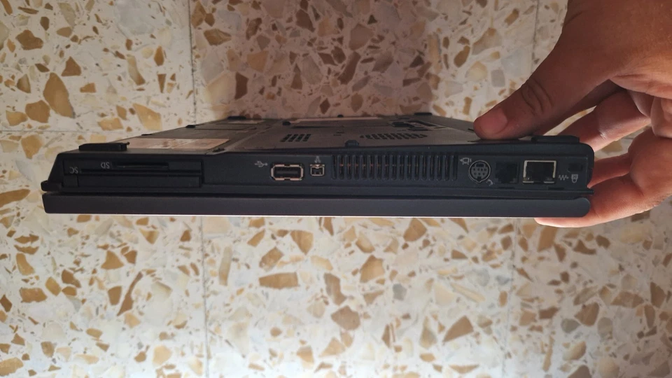 Notebook Portatile Vintage COMPAQ NC8230 1,73ghz HD 60gb Windows 10 - Immagine 3 di 4