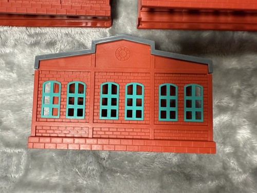 TOMY THOMAS THE TANK GREEN TUNNEL / RAILS / 5x TRAIN STATION SHED TRACKMASTER - Picture 3 of 8
