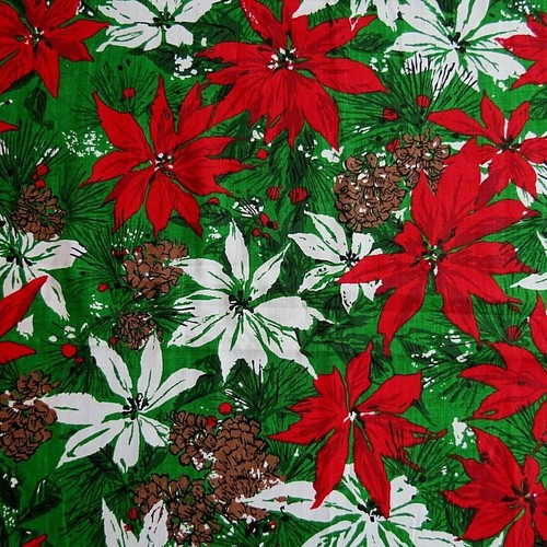 Vintage Christmas Table Runner Red, Green & White - Picture 5 of 12