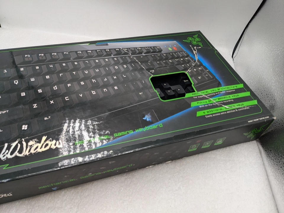 Razer BlackWidow Mechanical Gaming Keyboard ( RZ03-00390100-R3M1 ) Free Shipping - Image 3 of 4