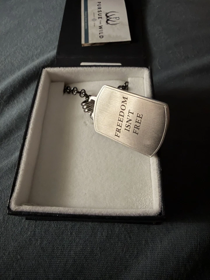 Etiqueta de perro bandera del día de la independencia de los plateros de Montana Foto 2 de 2