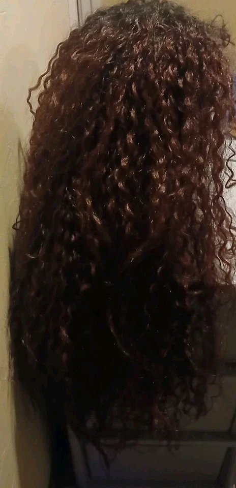 FREETRESS SYNTHETIC LACE FRONT FREEDOM 部件颜色 1B SR530 长卷棕色红色 — 第 3/4 张图片