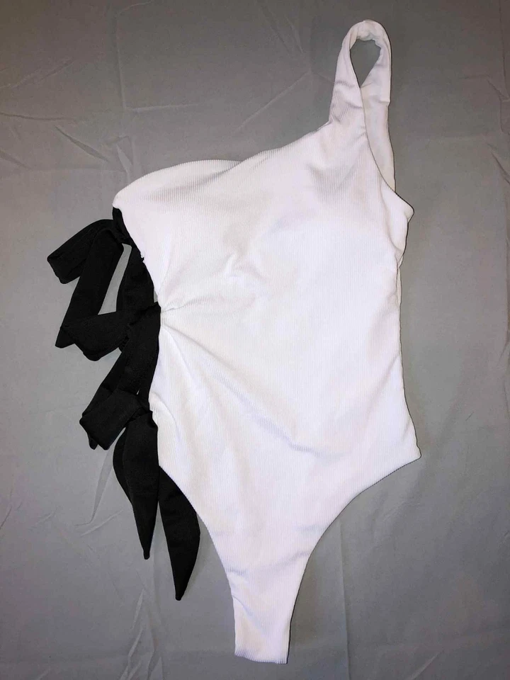 Impresionante traje de baño brasileño nuevo con etiquetas con marco en A 1 pieza blanco con 3 corbatas anchas negras Foto 3 de 4