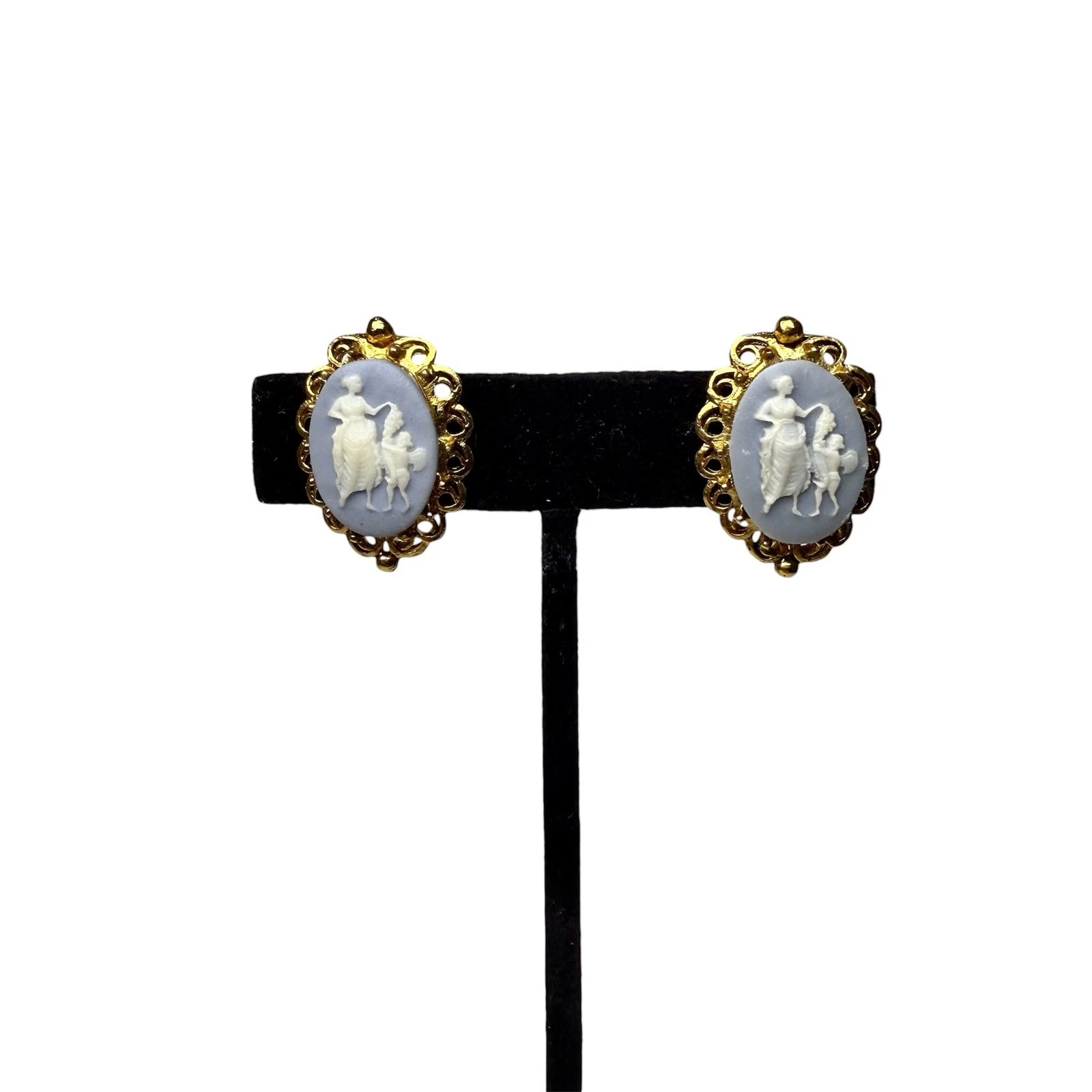 Blue/White Cameo Wedgewood Style Gold Tone Vintage Clip On Earring Jewelry E05