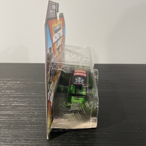 Monster Jam LKW GRAVE DIGGER 1:64 Serie 23 durchscheinende transparente Reifen 2022 - Bild 5 von 7