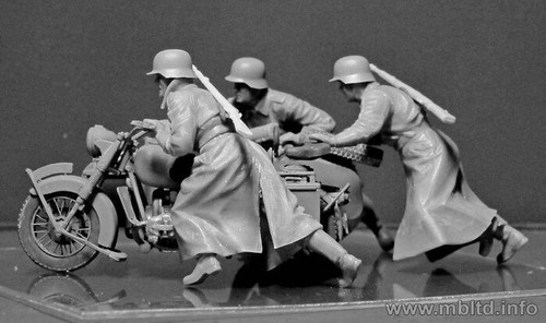 1/35 German motorcyclists WW II era. Master Box 35178 figure model kits - Picture 9 of 18