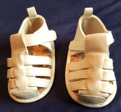 Matalan weiße Baby Sandalen Kunstkork Einlegesohlen Größe 3-6 Monate neu ohne Karton