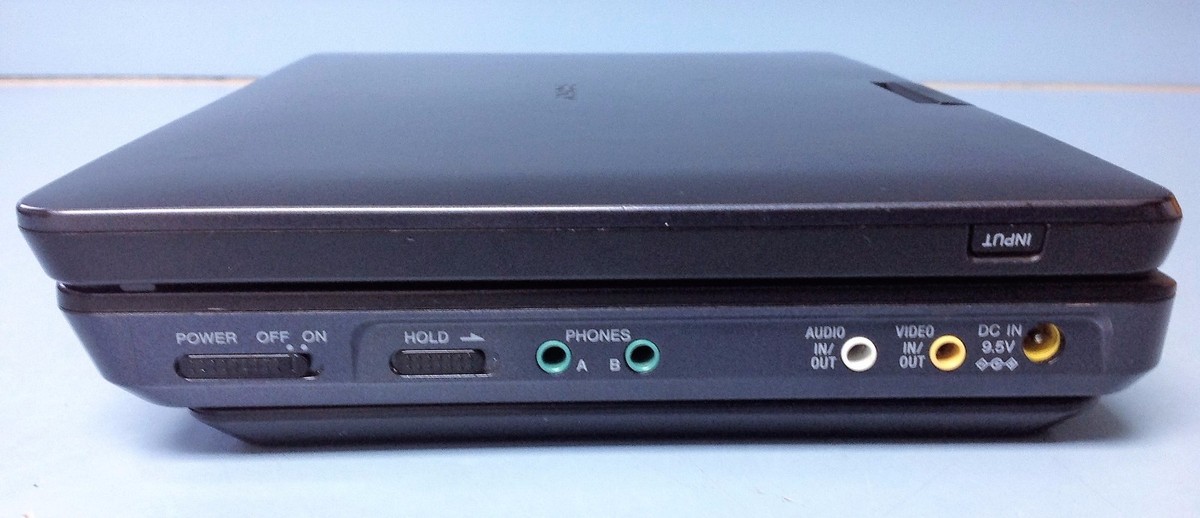 Sony DVP-FX930 Portable DVD Player (9