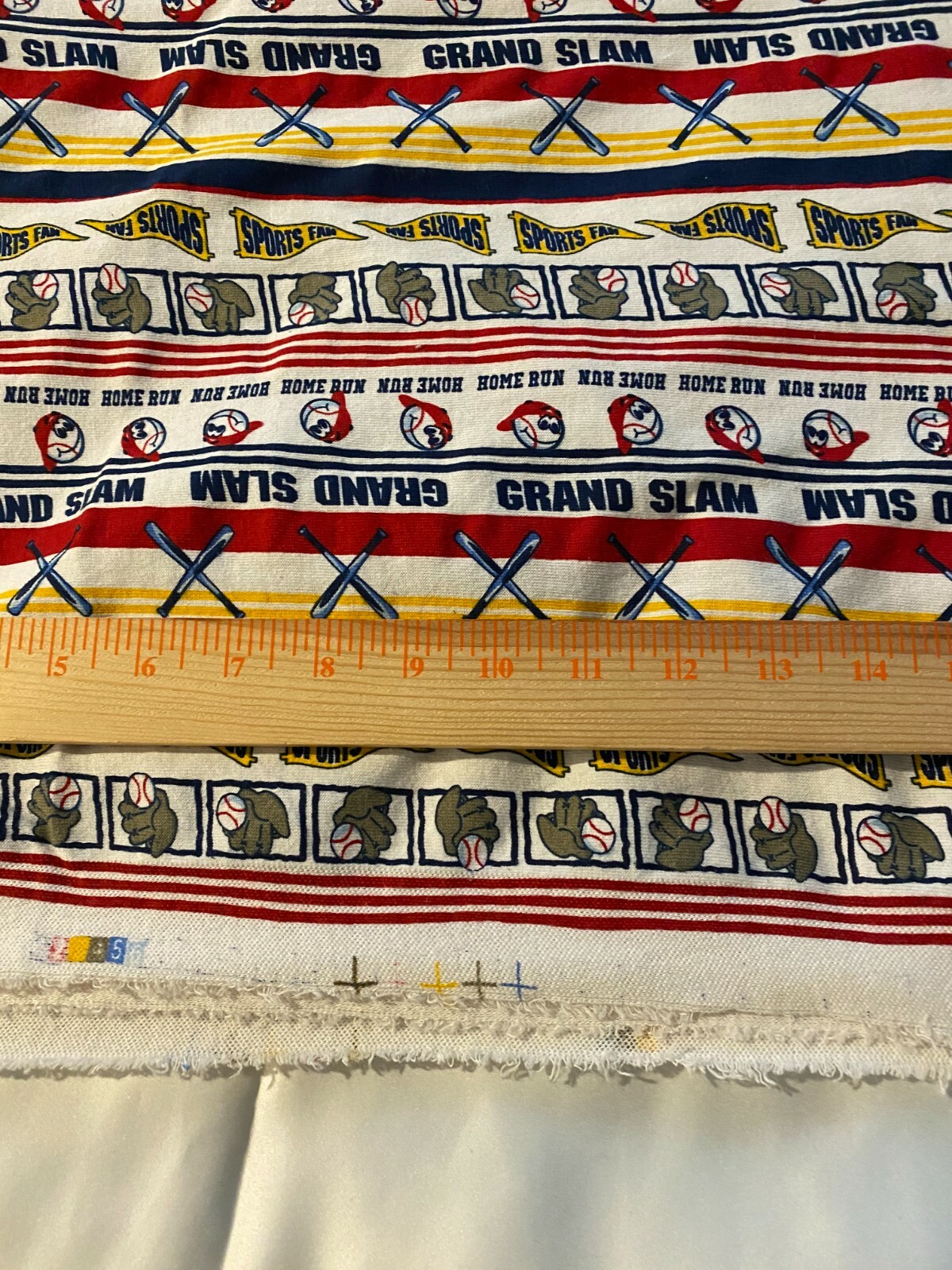 Tessuto maglia cotone novità baseball stampa fila 44" x 31" (peso maglietta)