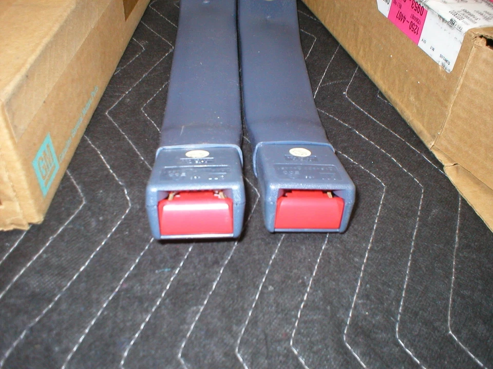 1982-92 CAMARO FIREBIRD PAR DE HEBILLAS RECEPTORAS CINTURÓN DE SEGURIDAD DELANTERO AZUL OSCURO GM Foto 2 de 4