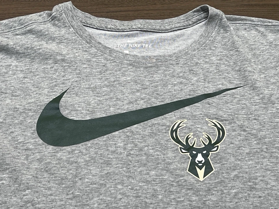 Milwaukee Bucks Men’s Gray NBA Basketball T-Shirt - Nike - Large - Image 2 of 3