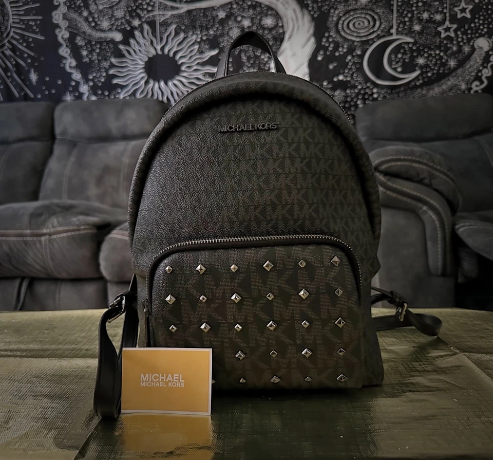 Mochila Y2k Michael Kors $548 cor preta e cinza couro cravejado fazer oferta  - Imagem 2 de 4