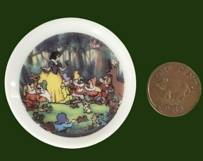 Tiny Treasures Vending Machine Disney's Snow White & 7 Dwarfs 1 '' Mini Plate NEW