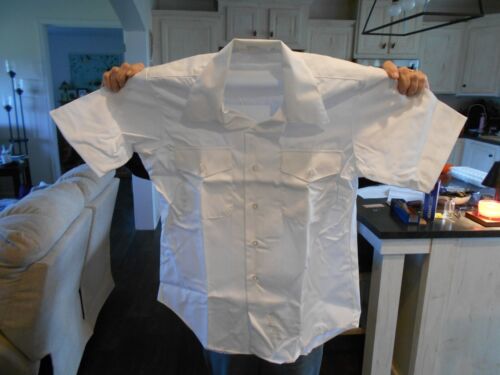Men's Medium Short Sleeve White (NAVY Style) Two Pocket Button, NEW IN PLASTIC - Picture 3 of 16