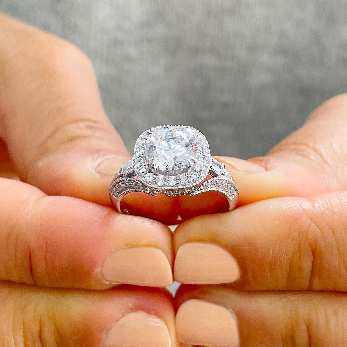 14K WHITE GOLD ROUND F1 MOISSANITE AND NATURAL DIAMOND ENGAGEMENT RING HALO 