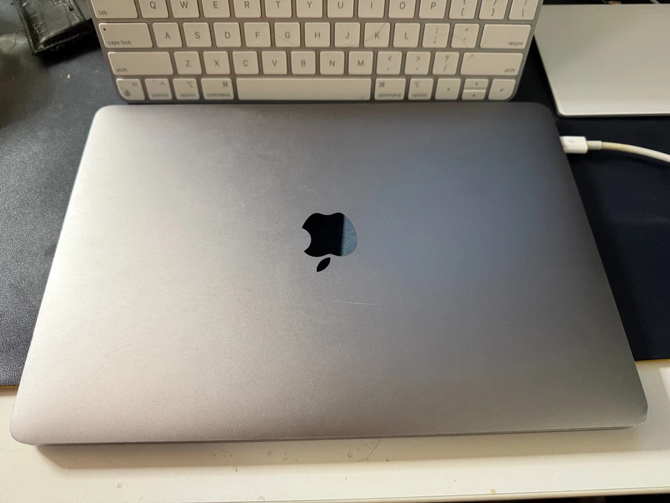 MacBook Pro 13-inch 2018 2.3GHz i5 8GB 256GB /A Used works perfectly reset - Image 3 of 4
