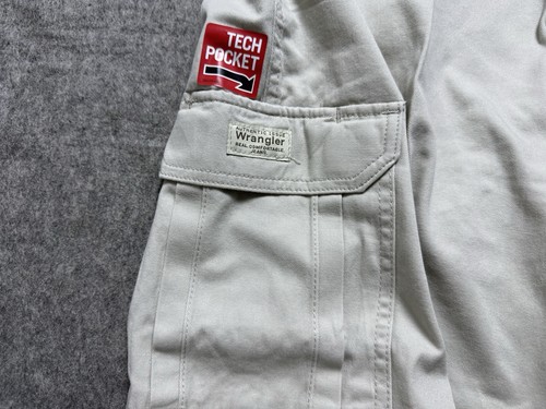 Wrangler Cargo Shorts Mens 42 Khaki Beige Work Wear Relaxed Fit NEW NWT - Picture 3 of 9