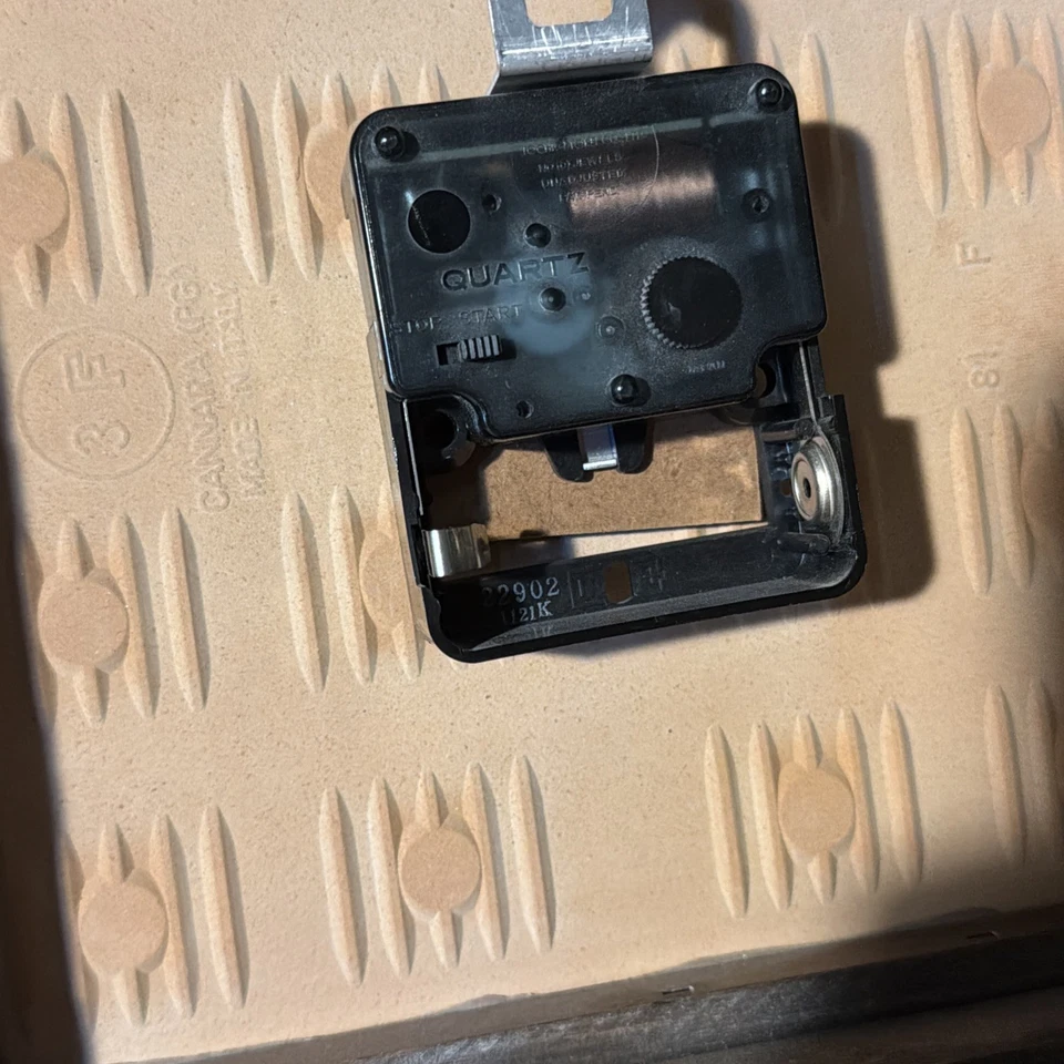 Винтажные настенные часы PAC-Man с деревянной рамой - Изображение 4 из 4