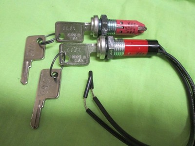 2 KEYLOCK SWITCHs C&K YM06142C2 WCNQ+05NQ 2-Position SPST 2A/250AC 4A/125AC/28DC
