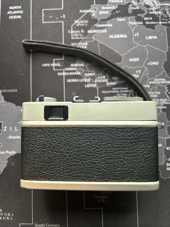 Cámara fotográfica automática Konica C35 35 mm 38 mm F/2,8 lente Konica Hexanon ¡LEER!! Foto 3 de 4