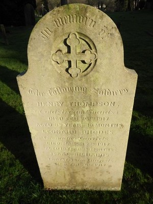 Foto 6x4 Caterham Cemetery: Denkmal für einige Gardisten (e) c2017