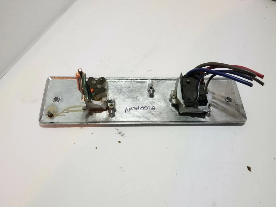 1972 Pontiac Bonneville Except Cat L.H. Door Window Switch Panel 9623639 - Image 2 of 2