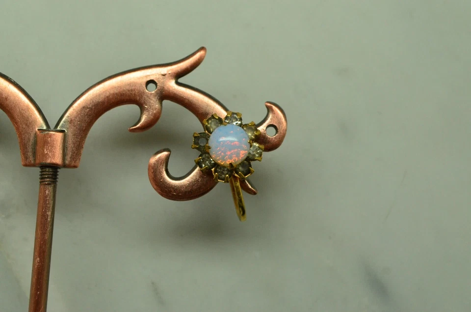 Pendientes redondos chapados en oro amarillo ópalo blanco atornillados Foto 2 de 4