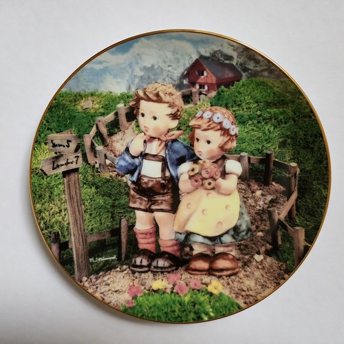 Vintage The Danbury Mint M.I. Hummel Decorative Ceramic Plate Little Companions - Picture 8 of 21
