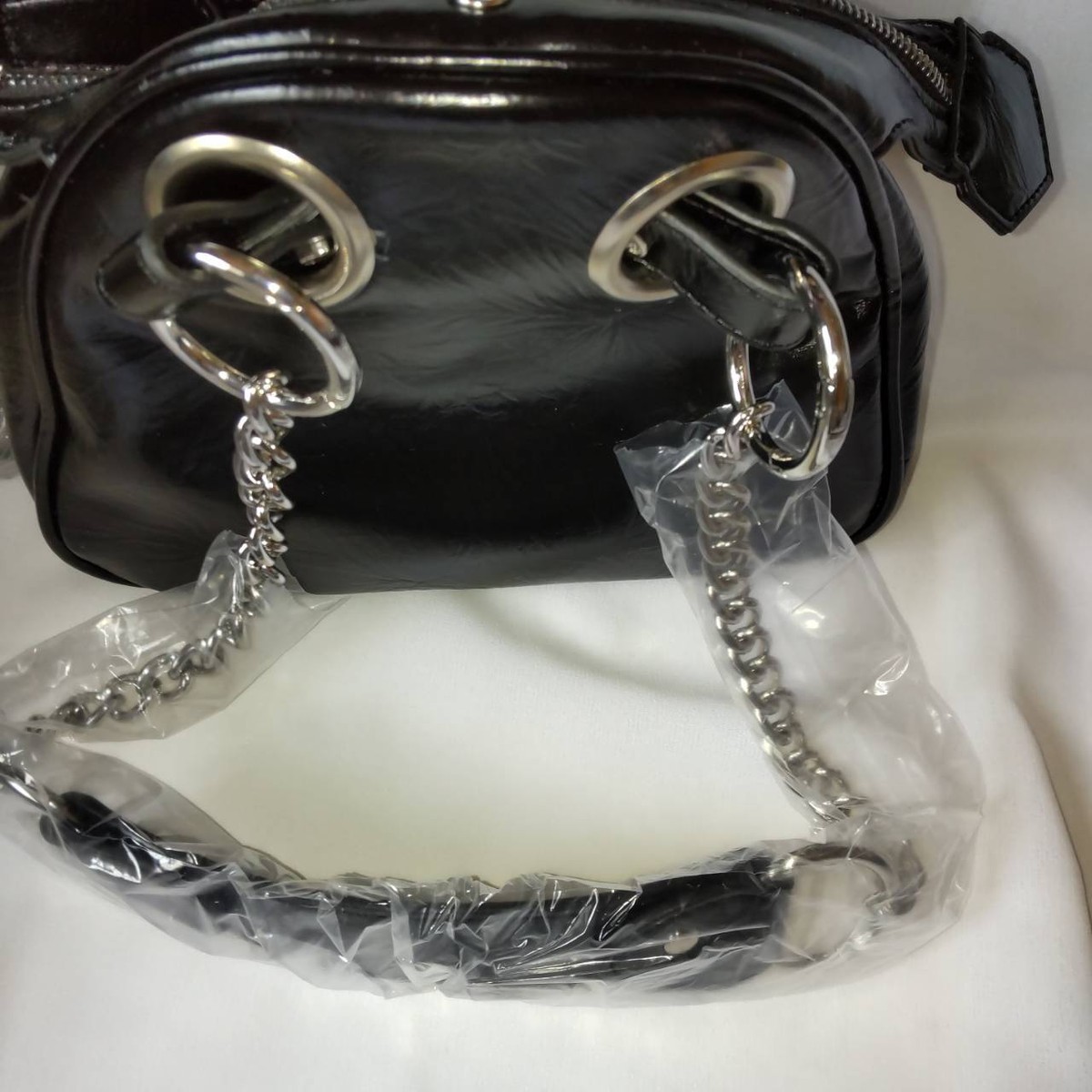 【Vivienne Westwood 】立体オーブ アーカイブチェーンバッグ Archive Orb Chain Handbag in WHITE | Vivienne Westwood®