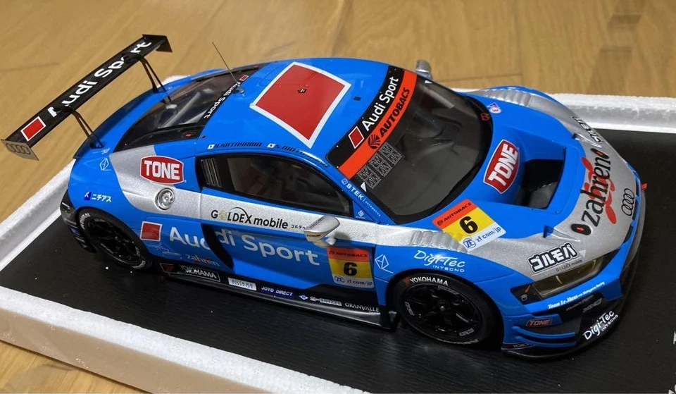 Spark Super Gt300 Audi R8 Le Mans 1/18 Scale Diecast Model Car Racing - Image 2 of 4