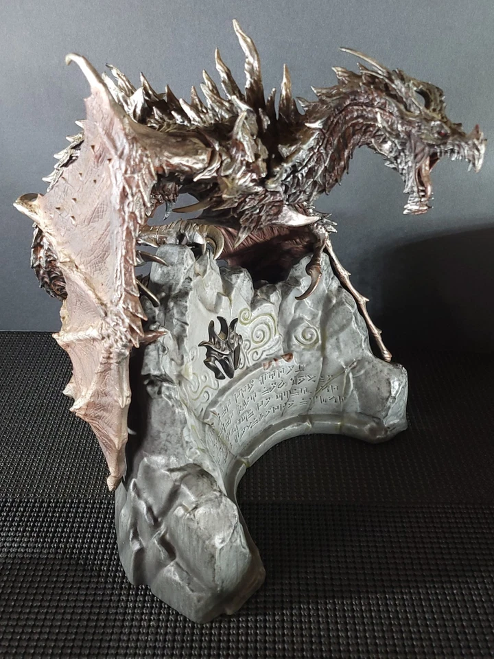 The Elder Scrolls V: Skyrim Aluduin Statue & Base Collectors Edition 2011 - Bild 4 von 4